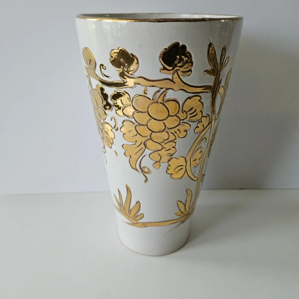 Handmade in Italy Vase Grapevine Motif White‎ with Gold-colored Accents